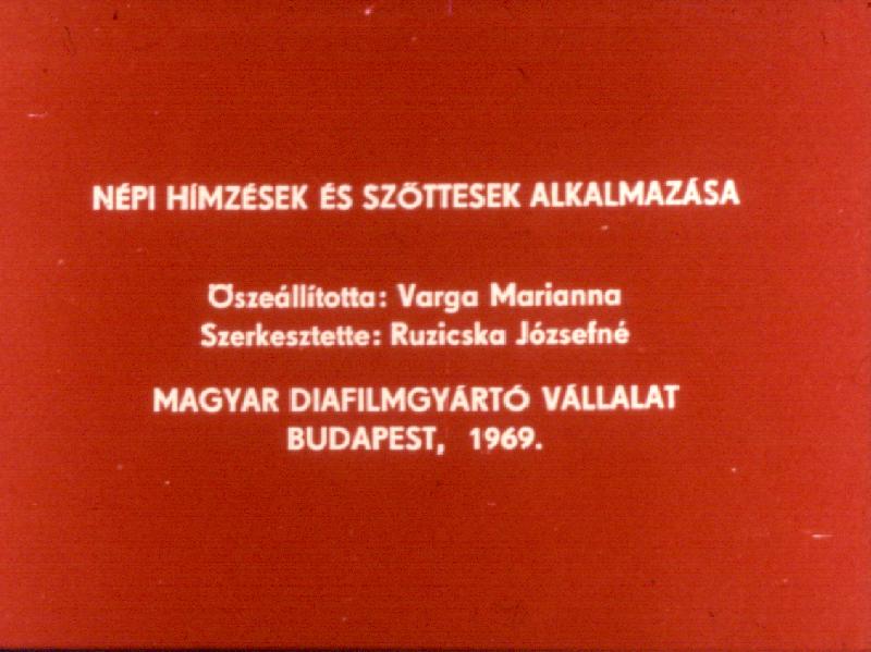 Népi hímzések és szőttesek alkalmazása 