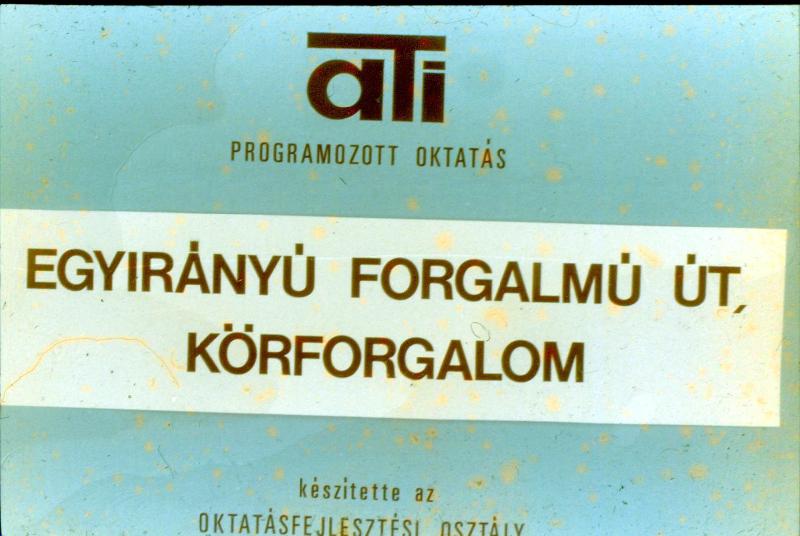 Egyirányú forgalmú út, körforgalom