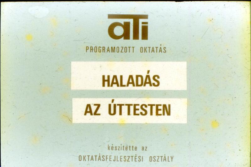 Haladás az úttesten