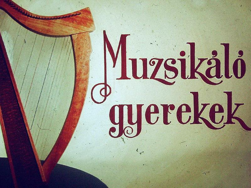 Muzsikáló gyerekek