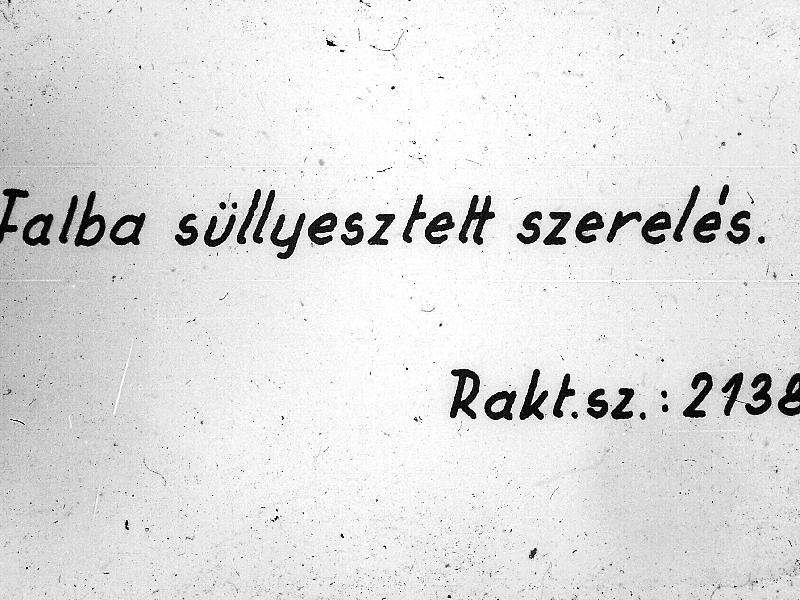Falba süllyesztett szerelés
