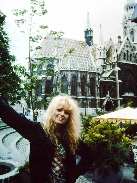 Eva shows you all that is good about Budapest ( Éva minden jót megmutat Budapesten )