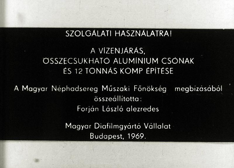 A vízenjárás, összecsukható aluminium csónak és a 12 tonnás komp építése